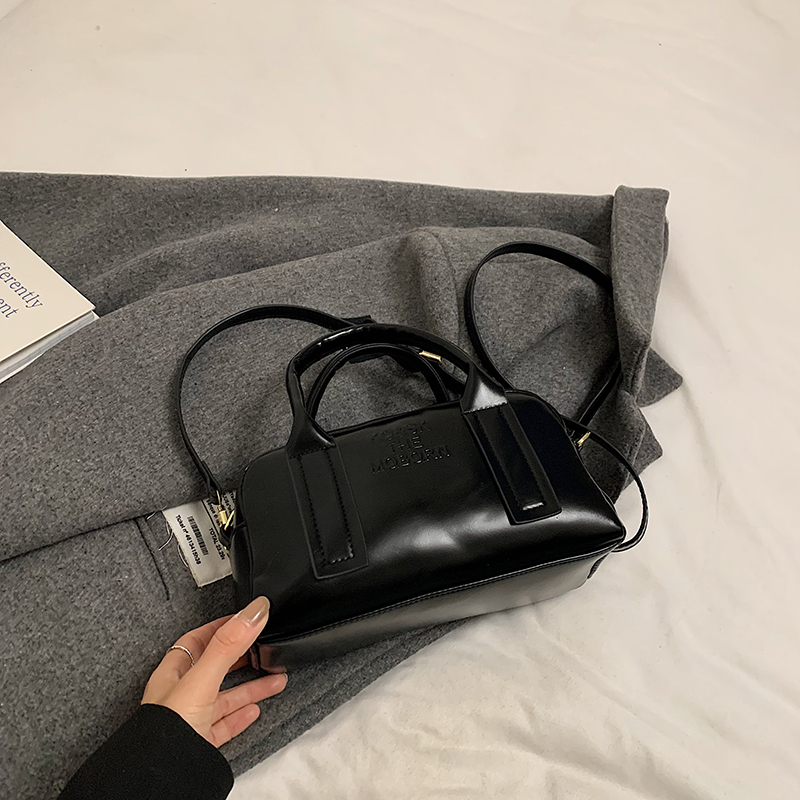 Stylish Women's Letter Tote Bag - 2025 Niche Design Shoulder Crossbody Bag, High-End Pillow Style Stylish Women's Letter Tote Bag - 2025 Niche Design Shoulder Crossbody Bag, High-End Pillow Style