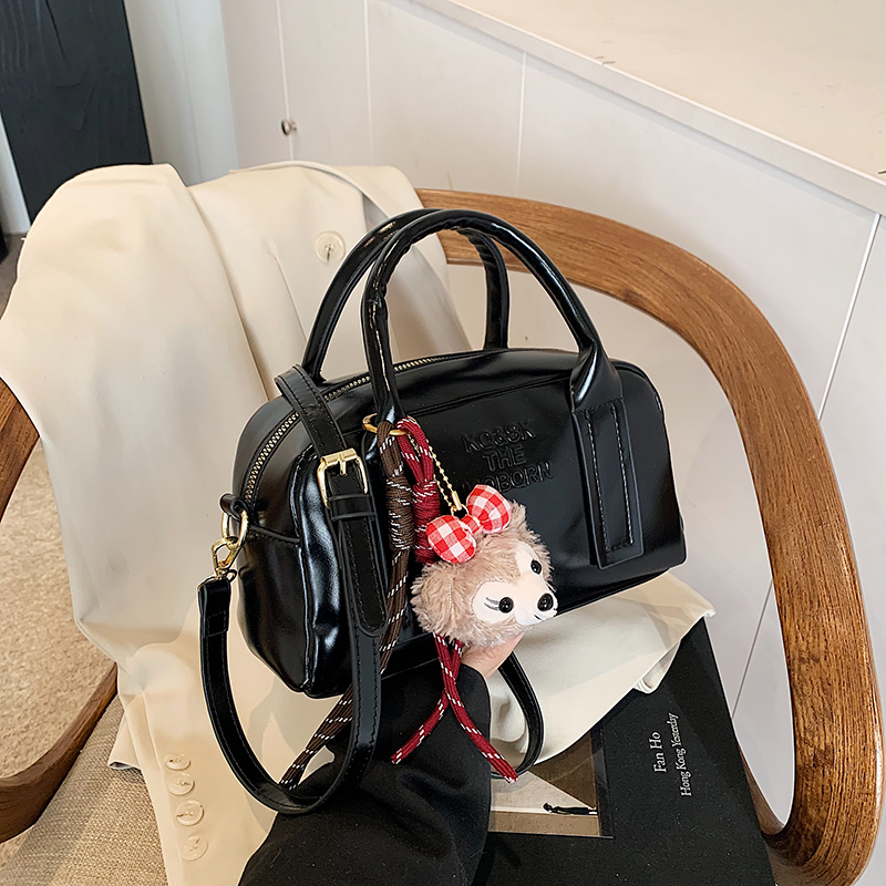 Stylish Women's Letter Tote Bag - 2025 Niche Design Shoulder Crossbody Bag, High-End Pillow Style Stylish Women's Letter Tote Bag - 2025 Niche Design Shoulder Crossbody Bag, High-End Pillow Style