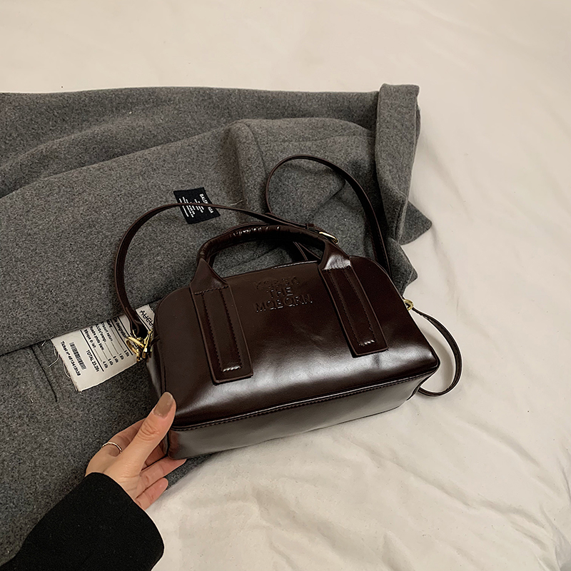 Stylish Women's Letter Tote Bag - 2025 Niche Design Shoulder Crossbody Bag, High-End Pillow Style Stylish Women's Letter Tote Bag - 2025 Niche Design Shoulder Crossbody Bag, High-End Pillow Style