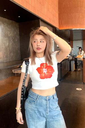 Summer 2025 Women's Big Red Floral Printed T-Shirt - Versatile Round Neck Short Sleeve Loose Top in Y2K Style