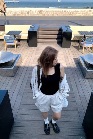 Summer 2025 Women's Versatile Round Neck Sleeveless Tank Top - Loose Slimming Base Layer for Y2K and 90s Style