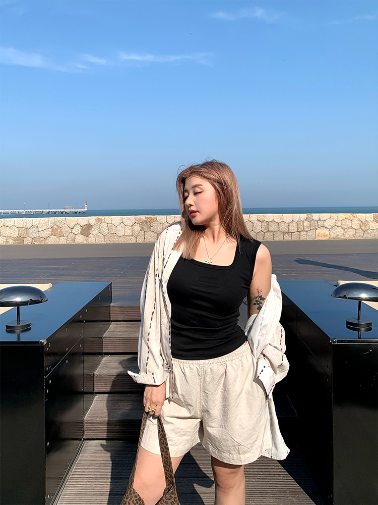 Summer 2025 Women's Versatile Round Neck Sleeveless Tank Top - Loose Slimming Base Layer for Y2K and 90s Style Summer 2025 Women's Versatile Round Neck Sleeveless Tank Top - Loose Slimming Base Layer for Y2K and 90s Style