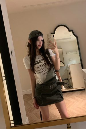 Summer White Short Sleeve T-Shirt for Women with Letter Print, Slim Fit Shoulder Top, 90s Inspired Style