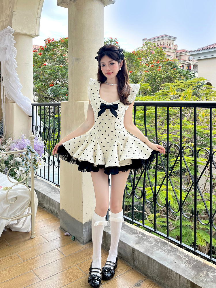 Sweet Girl Roco French Academy Polka Dot Bow High-End Ruffled Puff Skirt for a Chic, Age-Reducing 90s Style Look Sweet Girl Roco French Academy Polka Dot Bow High-End Ruffled Puff Skirt for a Chic, Age-Reducing 90s Style Look