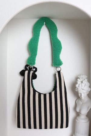 Sweet Plush Apple Tote Bag for Women - Cute Niche Design, Perfect for Christmas Gifts, Stylish Shoulder Bag for Everyday Use