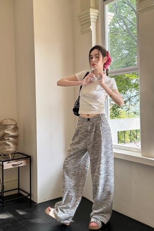 Sweet Round Neck Bow Tie Embroidered Short Sleeve T-Shirt for Women - Light Fabric Slim Fit Summer Top, Perfect for Y2K Style