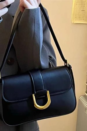 Textured Women's Vintage Baguette Bag with Horseshoe Buckle - Versatile Shoulder and Crossbody Style for 2023 Fashion Trends