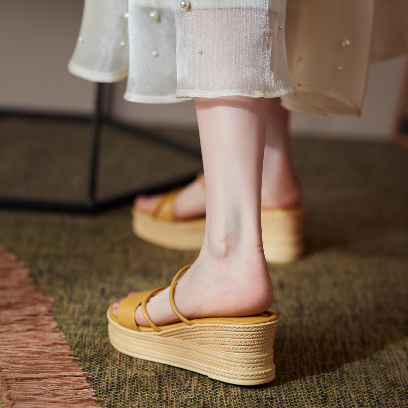 Thick-Soled Genuine Leather Wedge Sandals for Women - Fashionable High-Heeled Platform Slippers, Summer Style Thick-Soled Genuine Leather Wedge Sandals for Women - Fashionable High-Heeled Platform Slippers, Summer Style