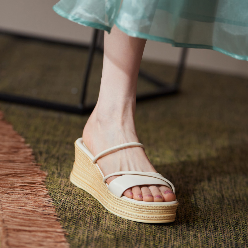 Thick-Soled Genuine Leather Wedge Sandals for Women - Fashionable High-Heeled Platform Slippers, Summer Style Thick-Soled Genuine Leather Wedge Sandals for Women - Fashionable High-Heeled Platform Slippers, Summer Style