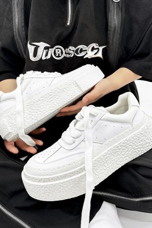 Thick-Soled Height-Increasing Canvas Shoes for Men - Trendy Breathable Mesh Platform Sneakers, Retro Sports Board Shoes
