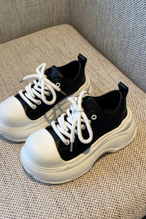 Thick-Soled Lace-Up Casual Sneakers for Women, Height-Increasing White Shoes for Spring 2025, Trendy Outdoor Footwear