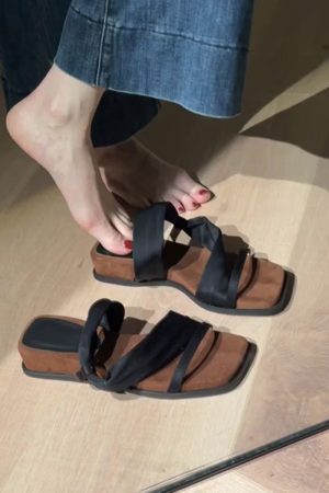 Thick-Soled Sheepskin One-Strap Square-Toe Sandals for Women - Retro Two-Way Wear Perfect for Skirts and Summer Outfits
