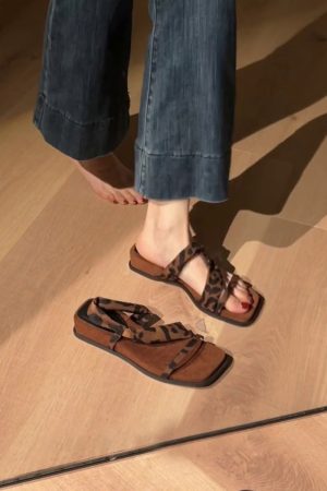 Thick-Soled Sheepskin One-Strap Square-Toe Sandals for Women - Retro Two-Way Wear Perfect for Skirts and Summer Outfits