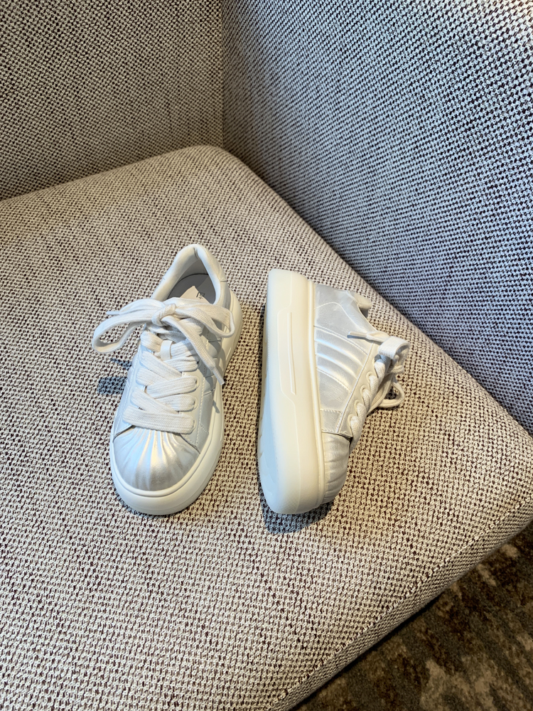 Thick-Soled White Sneakers for Women - 2025 Spring Shell Toe Casual Board Shoes, Versatile Fashionable Bread Shoes Thick-Soled White Sneakers for Women - 2025 Spring Shell Toe Casual Board Shoes, Versatile Fashionable Bread Shoes