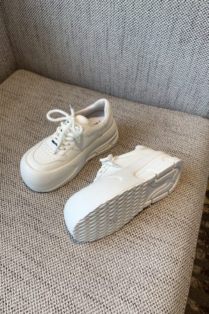 Thick-Soled White Sneakers for Women, 2025 Korean Lace-Up Casual Sports Shoes, Versatile Trendy Board Sneakers