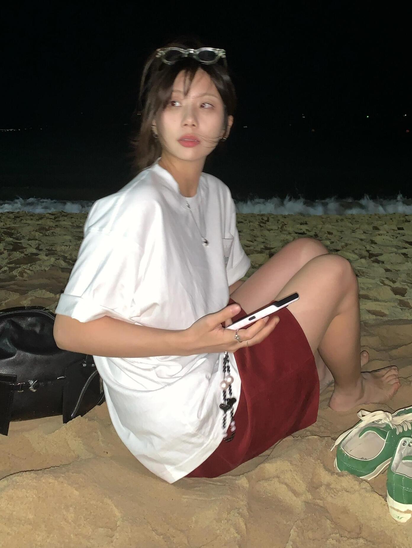 Timeless Korean Minimalist Heavyweight Cotton Short-Sleeve T-Shirt for Summer Casual Style Timeless Korean Minimalist Heavyweight Cotton Short-Sleeve T-Shirt for Summer Casual Style