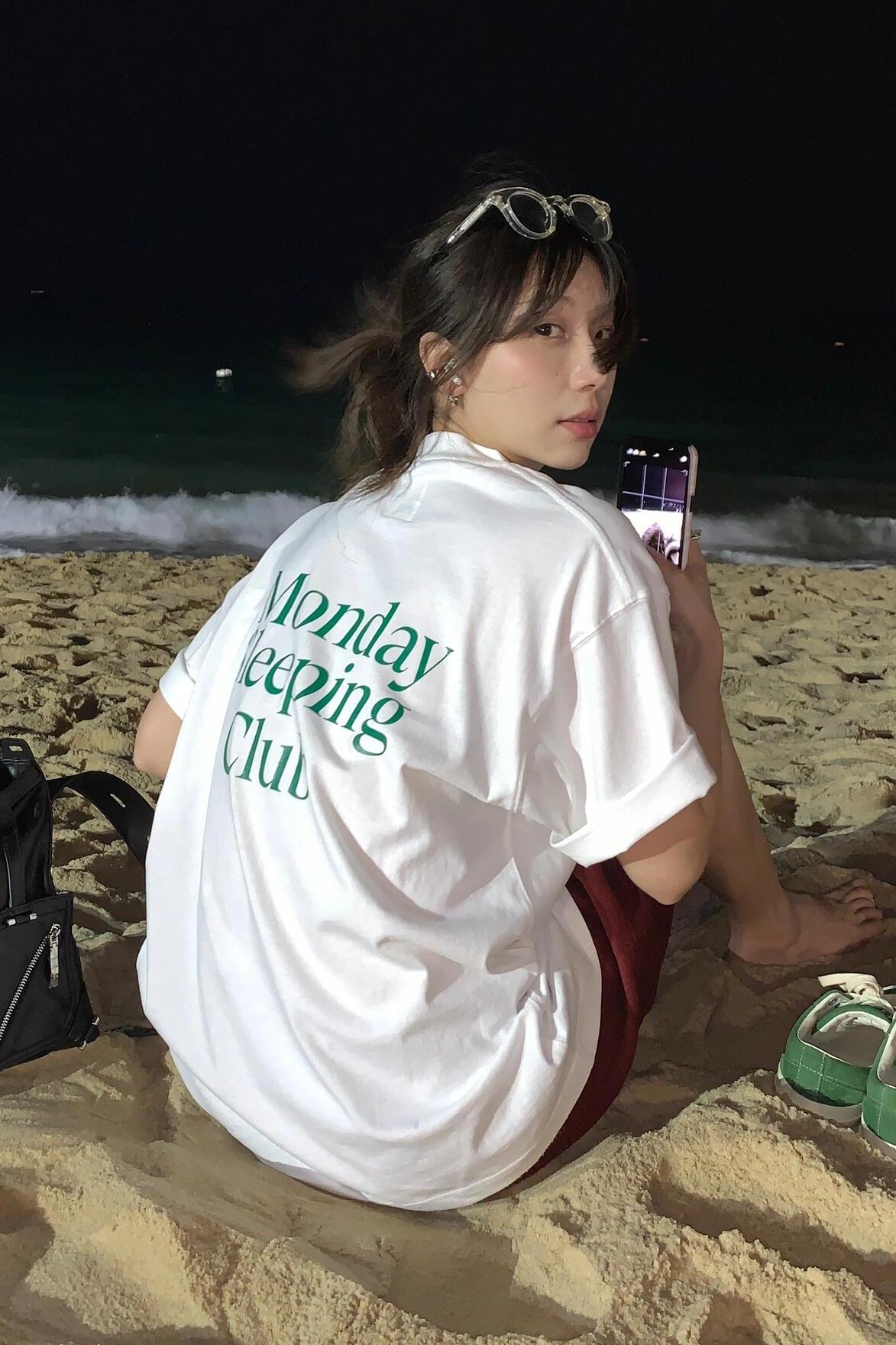 Timeless Korean Minimalist Heavyweight Cotton Short-Sleeve T-Shirt for Summer Casual Style Timeless Korean Minimalist Heavyweight Cotton Short-Sleeve T-Shirt for Summer Casual Style