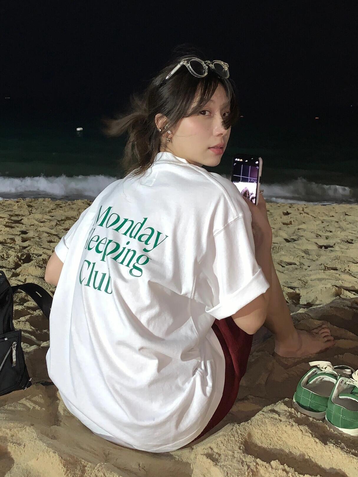 Timeless Korean Minimalist Heavyweight Cotton Short-Sleeve T-Shirt for Summer Casual Style Timeless Korean Minimalist Heavyweight Cotton Short-Sleeve T-Shirt for Summer Casual Style