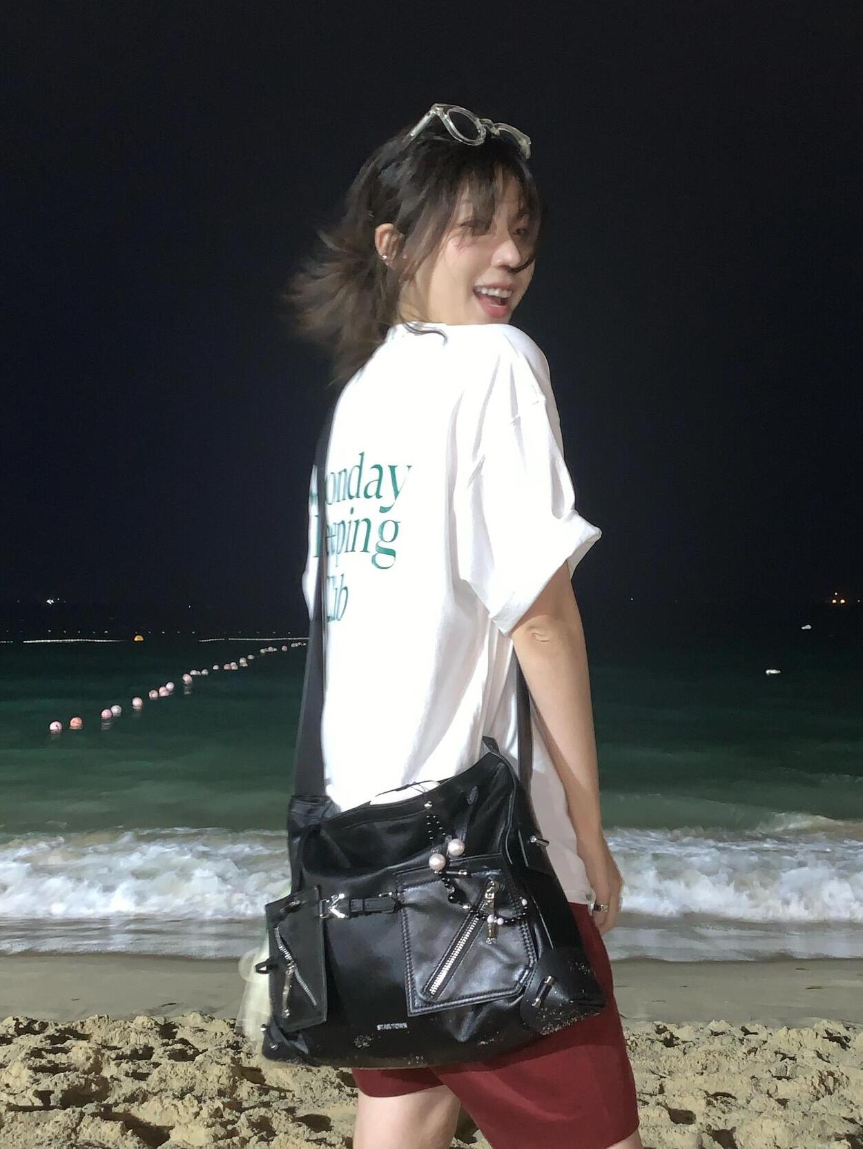 Timeless Korean Minimalist Heavyweight Cotton Short-Sleeve T-Shirt for Summer Casual Style Timeless Korean Minimalist Heavyweight Cotton Short-Sleeve T-Shirt for Summer Casual Style