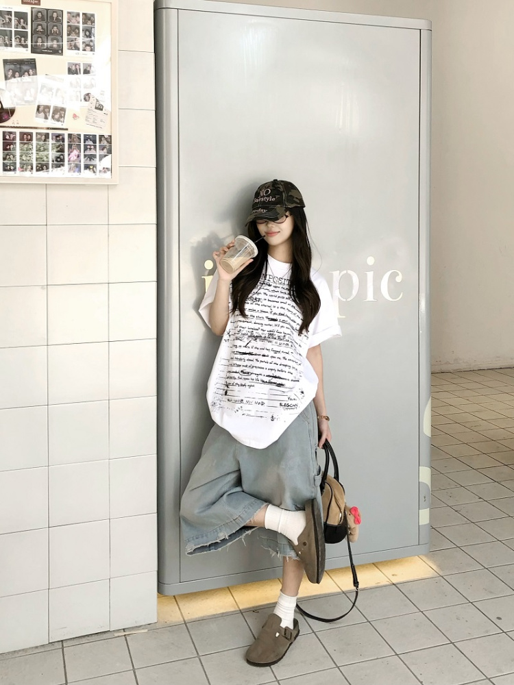 Trendy American Style All-Over Print Bullet Letter Short-Sleeve T-Shirt for Men and Women - Summer Loose Fit Couple Tee Trendy American Style All-Over Print Bullet Letter Short-Sleeve T-Shirt for Men and Women - Summer Loose Fit Couple Tee