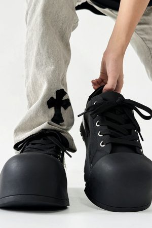 Trendy Black Knight Mickey Sneakers for Men, High Street Shell Toe Shoes, 90s Inspired Couple Fat Bread Sneakers