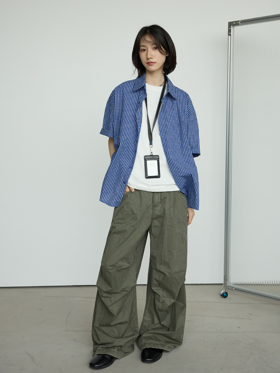 Trendy Blue and White Check Short-Sleeve Shirt for Men and Women - Casual Loose Fit for Daily Commuting, Summer Style Trendy Blue and White Check Short-Sleeve Shirt for Men and Women - Casual Loose Fit for Daily Commuting, Summer Style