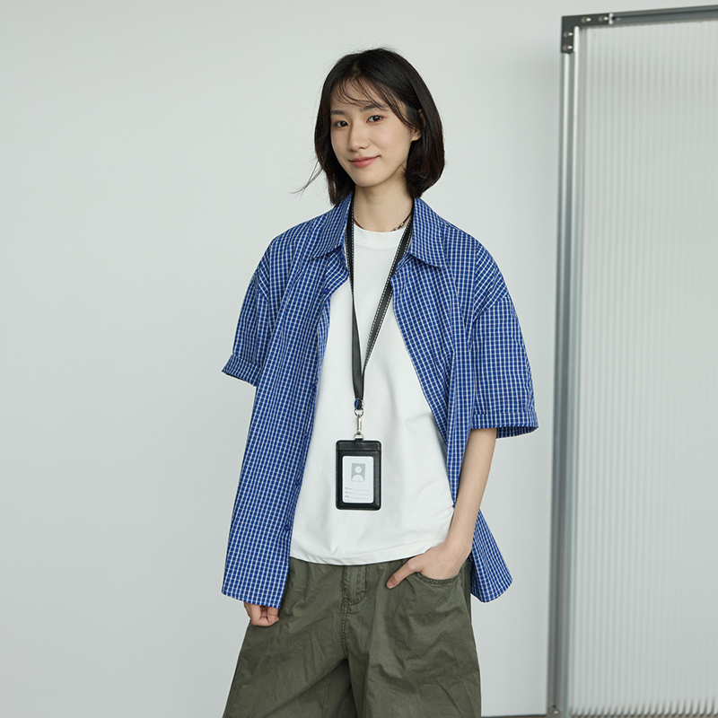 Trendy Blue and White Check Short-Sleeve Shirt for Men and Women - Casual Loose Fit for Daily Commuting, Summer Style Trendy Blue and White Check Short-Sleeve Shirt for Men and Women - Casual Loose Fit for Daily Commuting, Summer Style