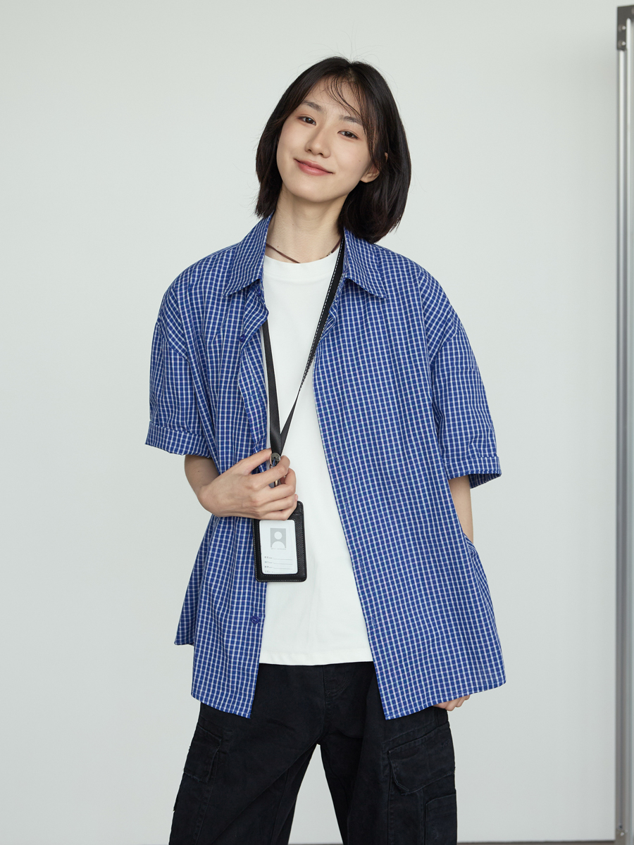 Trendy Blue and White Check Short-Sleeve Shirt for Men and Women - Casual Loose Fit for Daily Commuting, Summer Style Trendy Blue and White Check Short-Sleeve Shirt for Men and Women - Casual Loose Fit for Daily Commuting, Summer Style