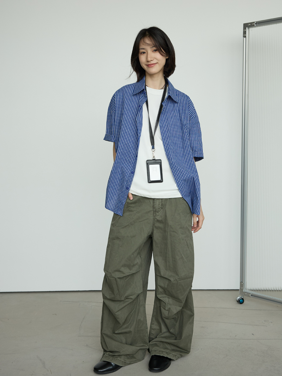 Trendy Blue and White Check Short-Sleeve Shirt for Men and Women - Casual Loose Fit for Daily Commuting, Summer Style Trendy Blue and White Check Short-Sleeve Shirt for Men and Women - Casual Loose Fit for Daily Commuting, Summer Style