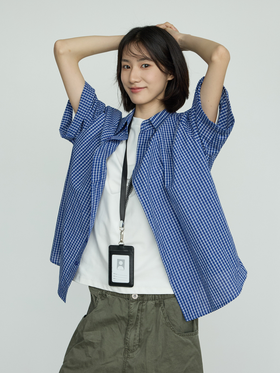 Trendy Blue and White Check Short-Sleeve Shirt for Men and Women - Casual Loose Fit for Daily Commuting, Summer Style Trendy Blue and White Check Short-Sleeve Shirt for Men and Women - Casual Loose Fit for Daily Commuting, Summer Style