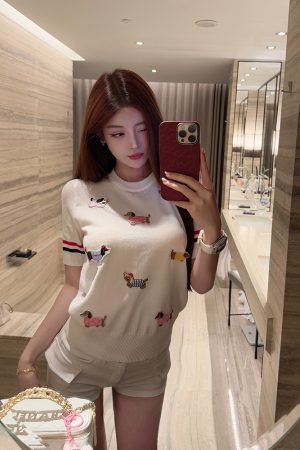 Trendy Casual Knitted Small Dog T-Shirt - Fashionable Pet Apparel for Stylish Dogs