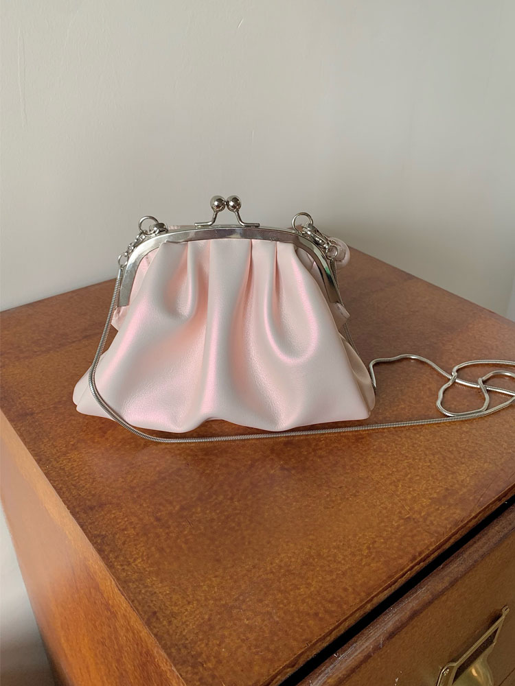 Trendy Girls' Pleated Clip Bag - Niche High-End Chain Handheld & Crossbody Bag - Fashionable Small Bag for 2023 Trendy Girls' Pleated Clip Bag - Niche High-End Chain Handheld & Crossbody Bag - Fashionable Small Bag for 2023