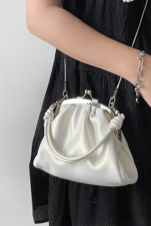 Trendy Girls' Pleated Clip Bag - Niche High-End Chain Handheld & Crossbody Bag - Fashionable Small Bag for 2023