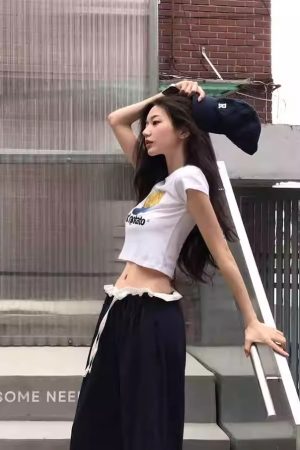 Trendy Korean Style Potato Chip Print Cropped Slim Fit Short Sleeve T-Shirt for Women - Fun and Comfortable Fashion