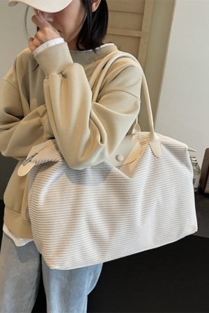 Trendy Large Capacity Commuter Travel Bag for Women - Lightweight Versatile Shoulder Bag for Travel and Maternity 2025