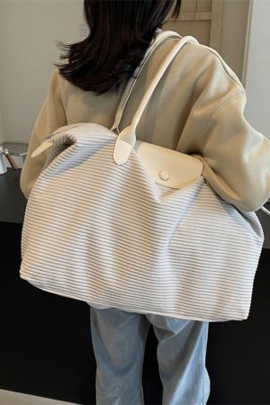 Trendy Large Capacity Commuter Travel Bag for Women - Lightweight Versatile Shoulder Bag for Travel and Maternity 2025