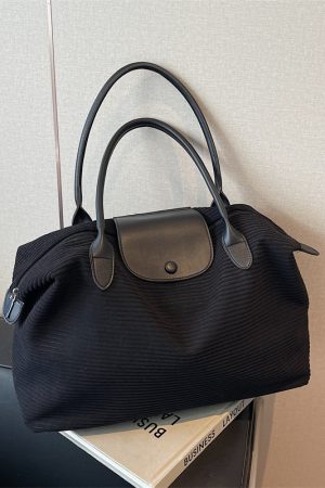 Trendy Large Capacity Commuter Travel Bag for Women - Lightweight Versatile Shoulder Bag for Travel and Maternity 2025