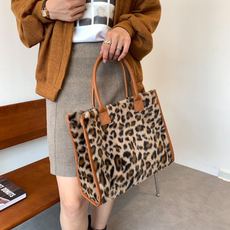 Trendy Large Capacity Leopard Print Fluffy Tote Handbag for Women - Versatile Elegant Shoulder Bag 2025 Trendy Large Capacity Leopard Print Fluffy Tote Handbag for Women - Versatile Elegant Shoulder Bag 2025