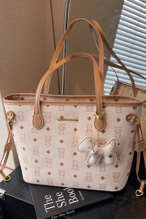 Trendy Large Capacity Tote Bag for Women, Versatile Shoulder Bag for College Classes, 2025 New Style, Chic and Functional