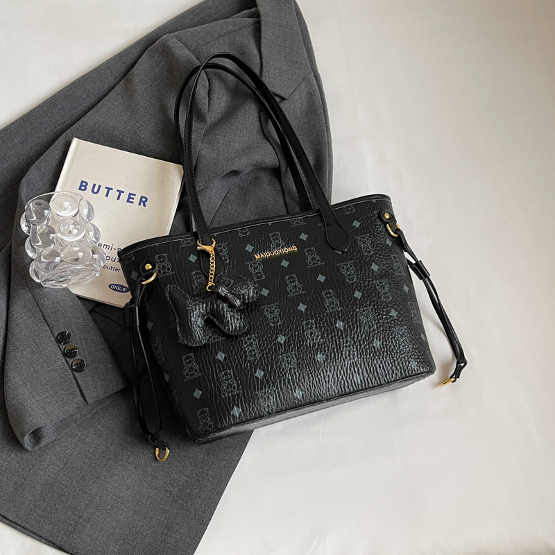 Trendy Large Capacity Tote Bag for Women, Versatile Shoulder Bag for College Classes, 2025 New Style, Chic and Functional Trendy Large Capacity Tote Bag for Women, Versatile Shoulder Bag for College Classes, 2025 New Style, Chic and Functional