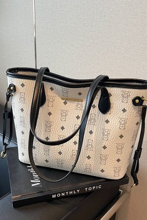 Trendy Large Capacity Tote Bag for Women, Versatile Shoulder Bag for College Classes, 2025 New Style, Chic and Functional