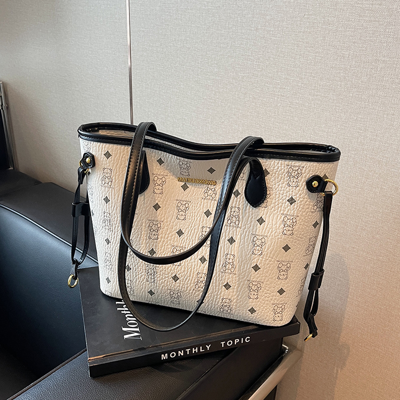 Trendy Large Capacity Tote Bag for Women, Versatile Shoulder Bag for College Classes, 2025 New Style, Chic and Functional Trendy Large Capacity Tote Bag for Women, Versatile Shoulder Bag for College Classes, 2025 New Style, Chic and Functional