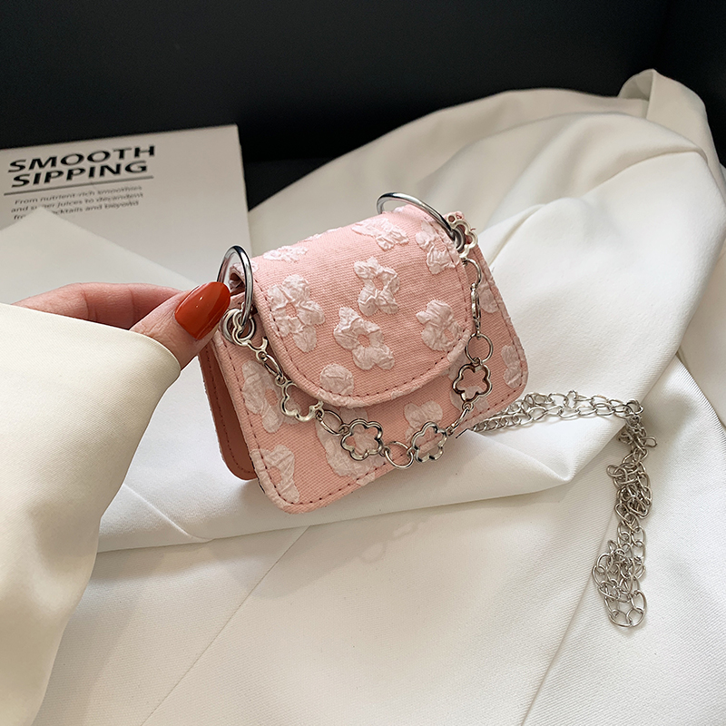 Trendy Mini Crossbody Handbag for Women - Versatile Chain Clutch Bag for Summer 2025 Fashion Trendy Mini Crossbody Handbag for Women - Versatile Chain Clutch Bag for Summer 2025 Fashion