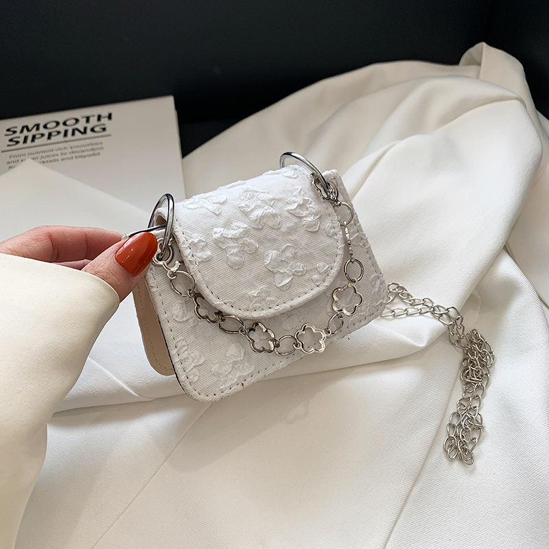 Trendy Mini Crossbody Handbag for Women - Versatile Chain Clutch Bag for Summer 2025 Fashion Trendy Mini Crossbody Handbag for Women - Versatile Chain Clutch Bag for Summer 2025 Fashion