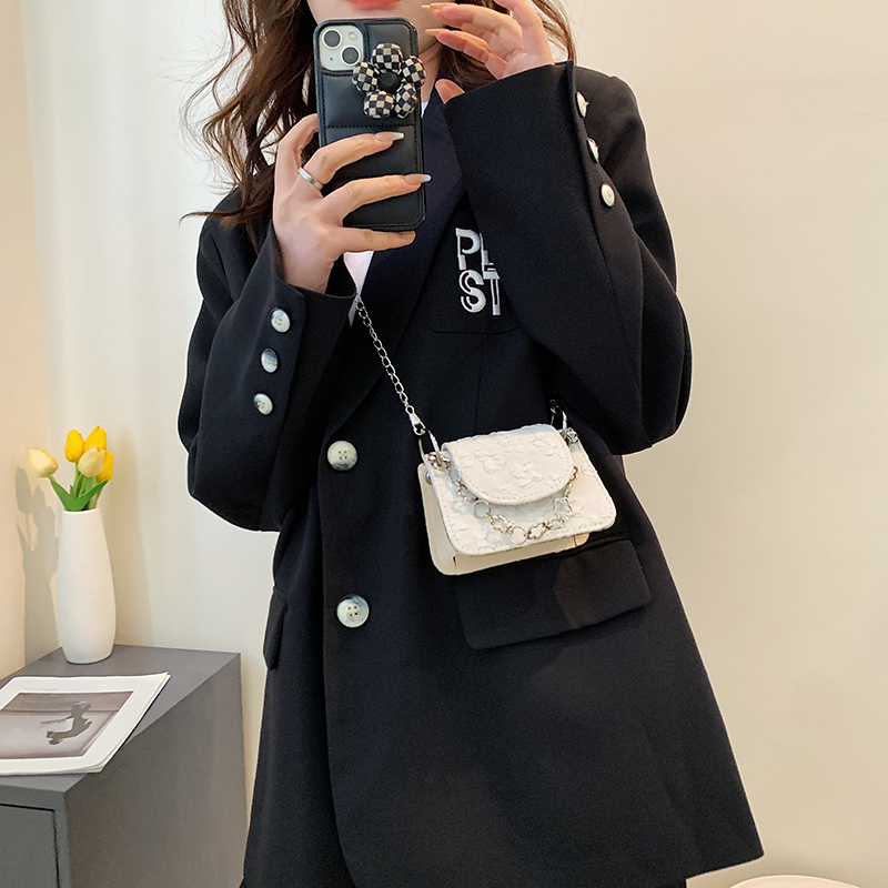 Trendy Mini Crossbody Handbag for Women - Versatile Chain Clutch Bag for Summer 2025 Fashion Trendy Mini Crossbody Handbag for Women - Versatile Chain Clutch Bag for Summer 2025 Fashion