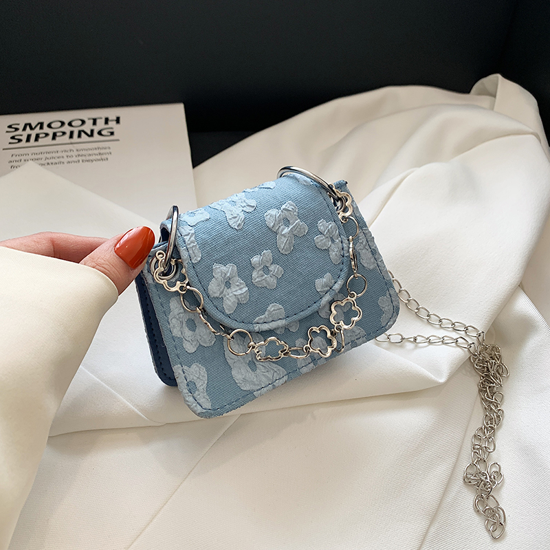 Trendy Mini Crossbody Handbag for Women - Versatile Chain Clutch Bag for Summer 2025 Fashion Trendy Mini Crossbody Handbag for Women - Versatile Chain Clutch Bag for Summer 2025 Fashion