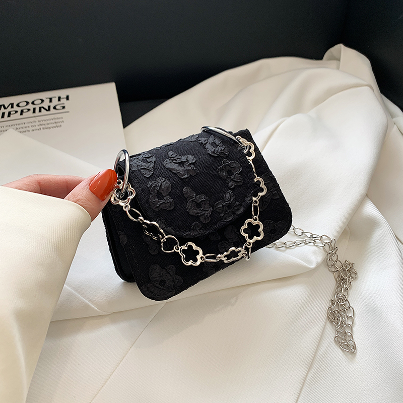 Trendy Mini Crossbody Handbag for Women - Versatile Chain Clutch Bag for Summer 2025 Fashion Trendy Mini Crossbody Handbag for Women - Versatile Chain Clutch Bag for Summer 2025 Fashion