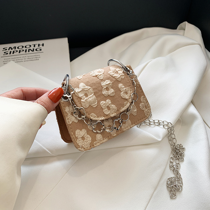 Trendy Mini Crossbody Handbag for Women - Versatile Chain Clutch Bag for Summer 2025 Fashion Trendy Mini Crossbody Handbag for Women - Versatile Chain Clutch Bag for Summer 2025 Fashion