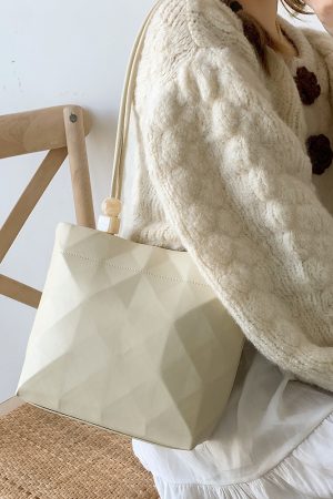 Trendy Minimalist Beaded Tote Bag for Women - Versatile Shoulder and Underarm Bag for Autumn/Winter 2023