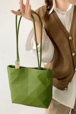 Trendy Minimalist Beaded Tote Bag for Women - Versatile Shoulder and Underarm Bag for Autumn/Winter 2023